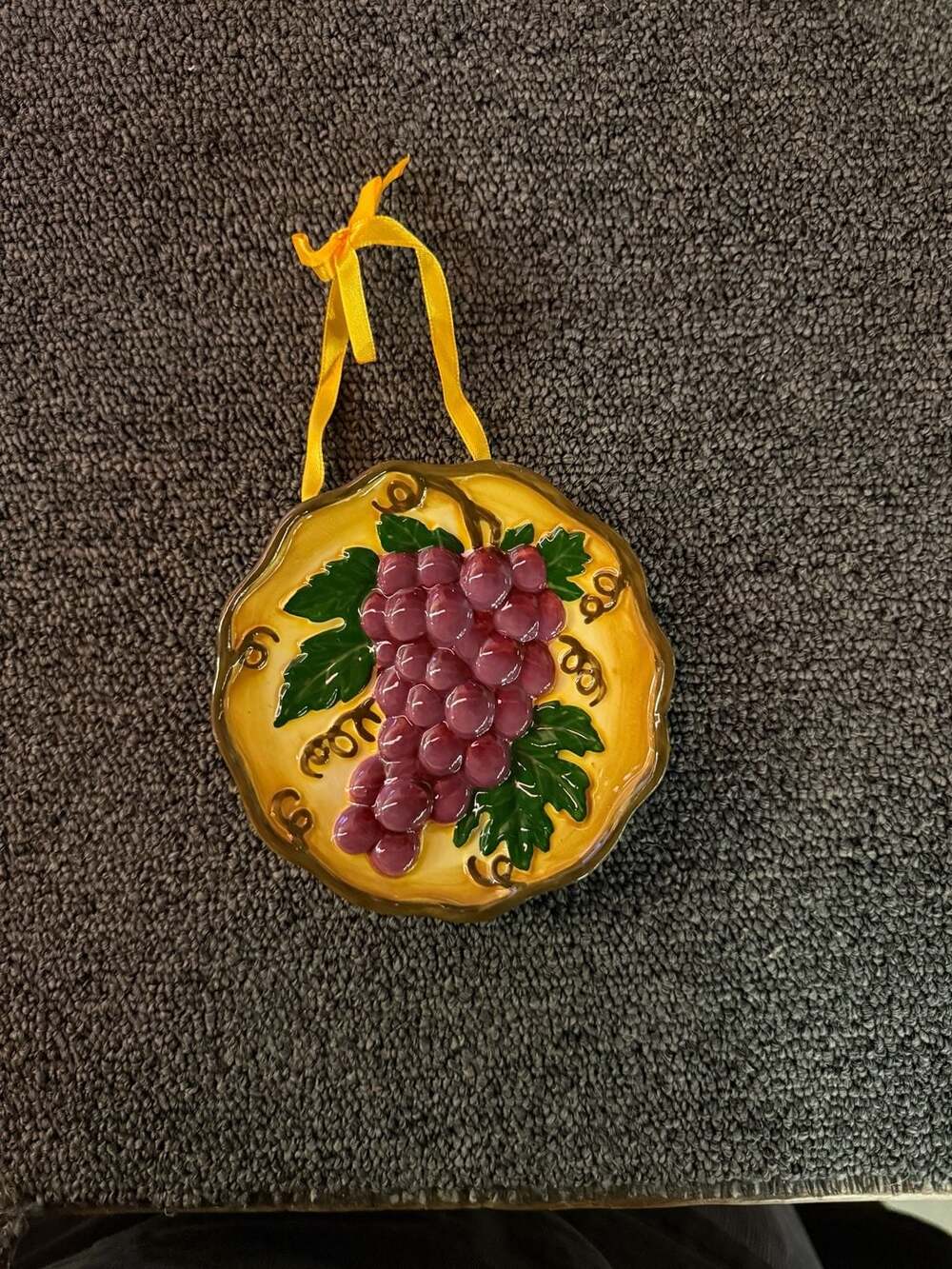 MWW Market Ceramic Grape Cluster 3D Wall Plaque Ornament